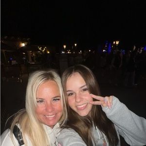 Meet your Posher, Carrie